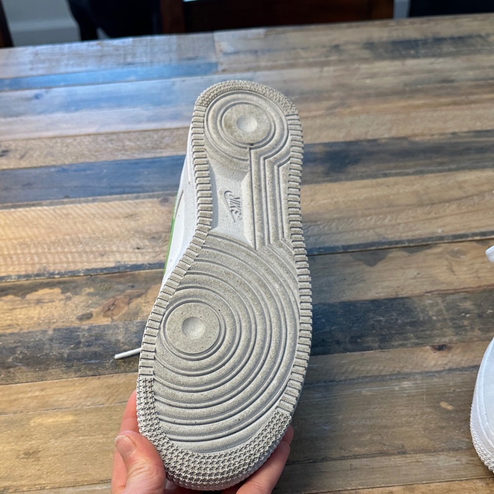 Nike Women's White and Green Athletic Shoes - Picture 3 of 5